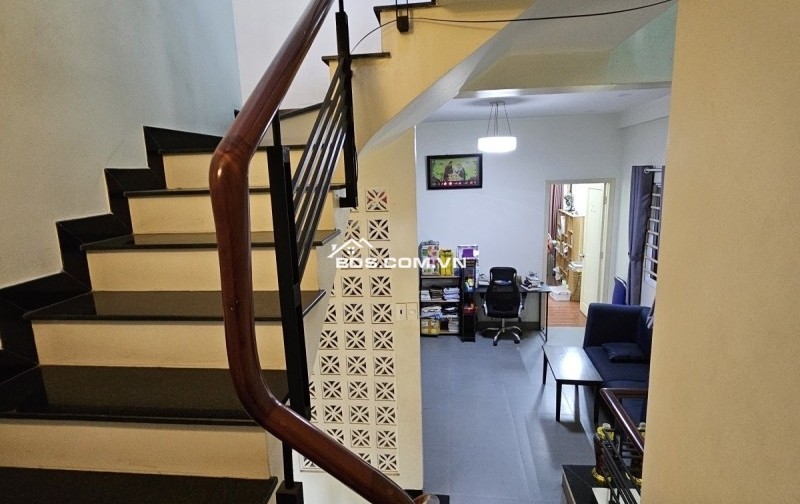 Hẻm 5m Thông, gần Mặt Tiền Cách Mạng Tháng 8 Phường 5 Tân Bình, 64m2, 3 Tầng 4PN Chỉ 12 tỷ .